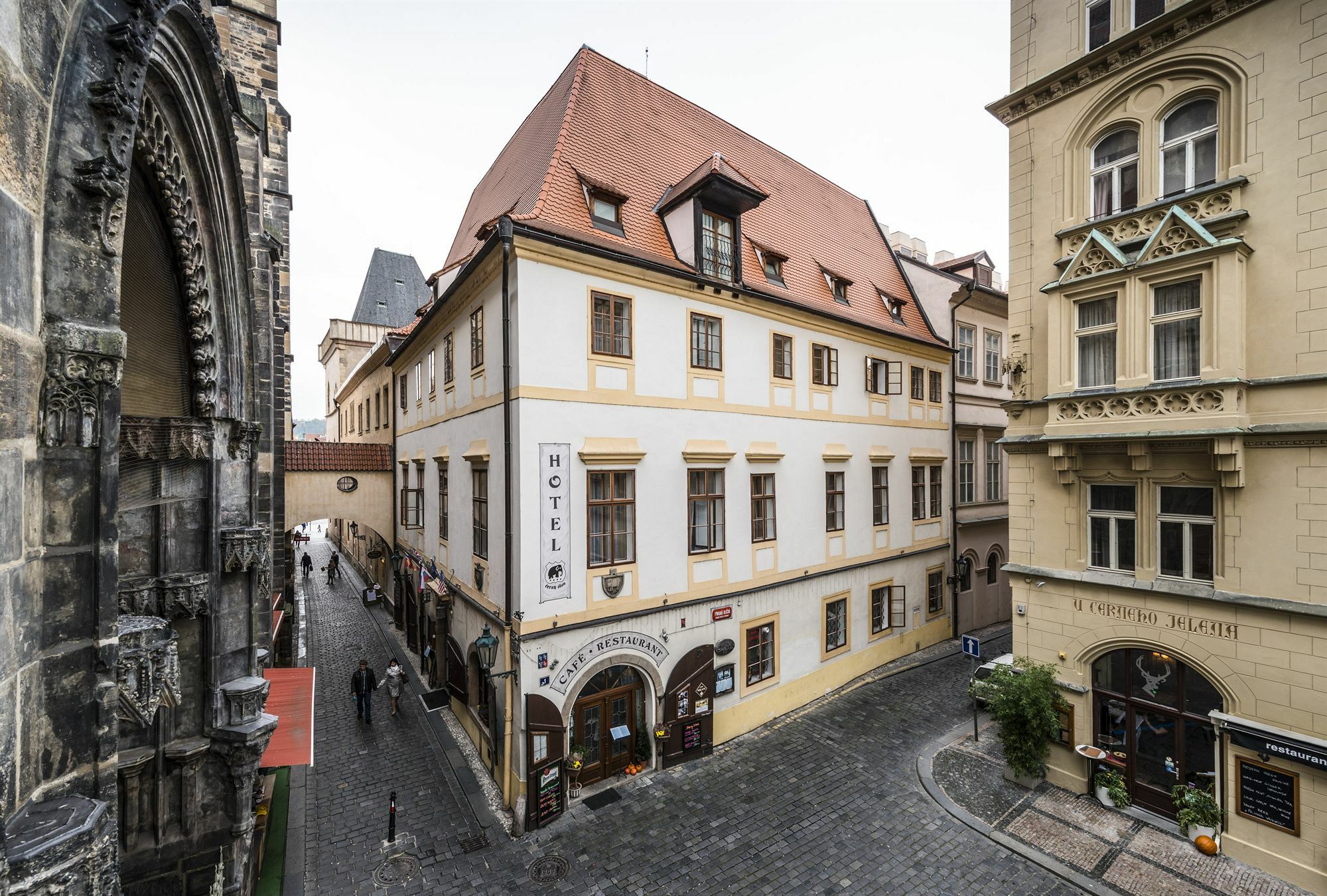 Hotel Cerny Slon Praga Exterior foto